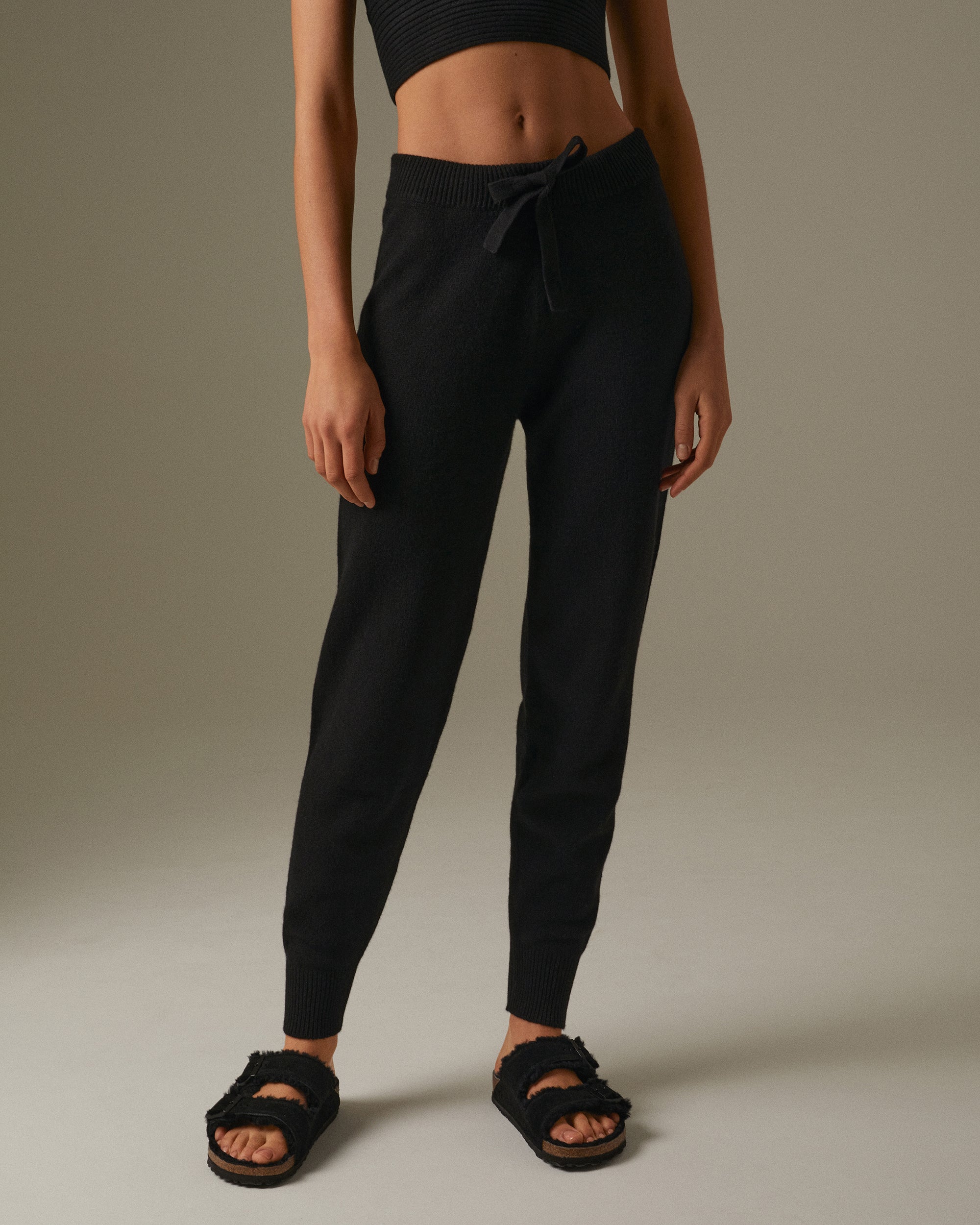 Women's cashmere joggers with drawstring in Black