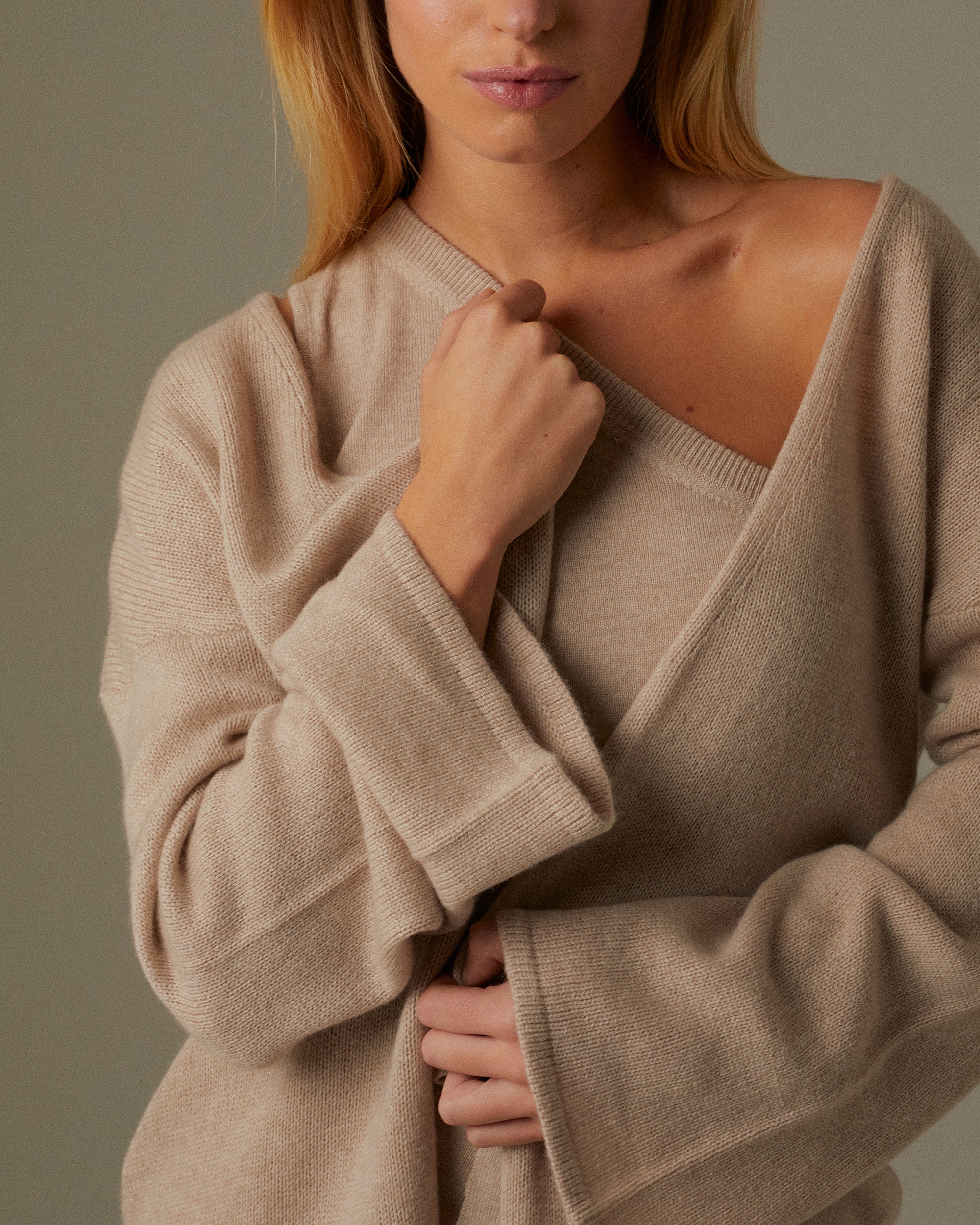 Soft cashmere maxi cardigan for women in Sand