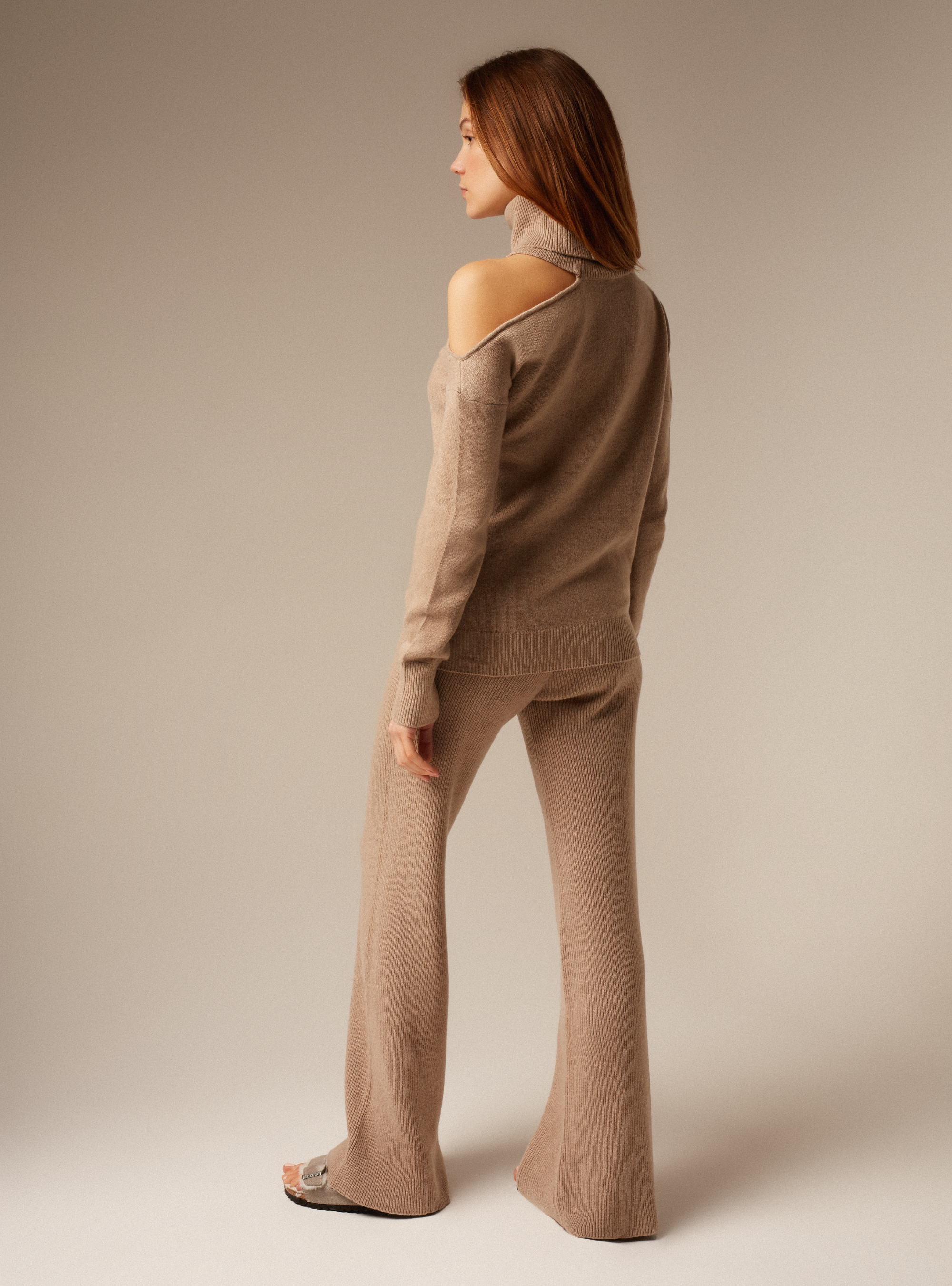 Cashmere roll neck cut out sweater sand Back