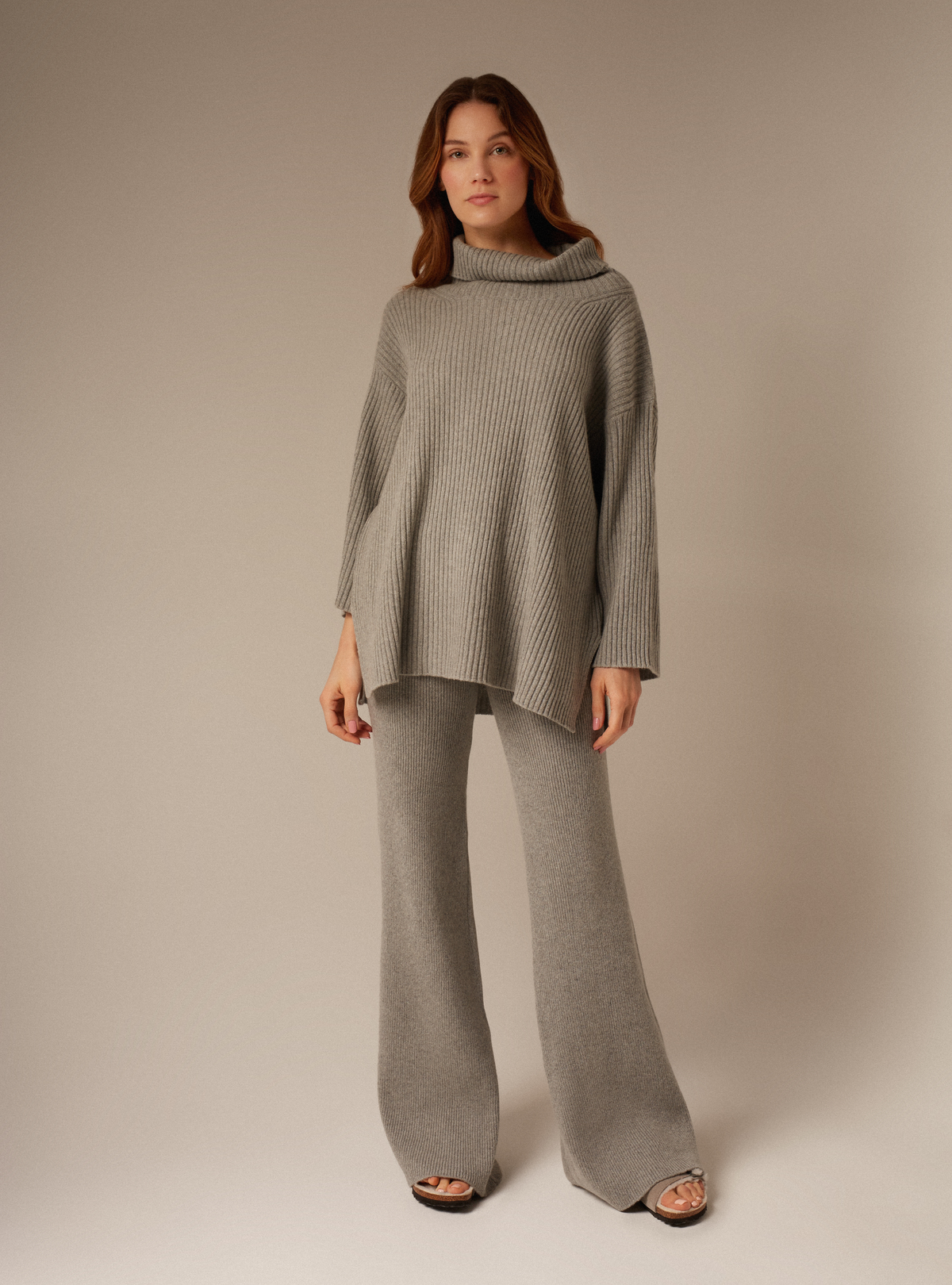 Women&#39;s oversized turtleneck side slit Sweater Grey