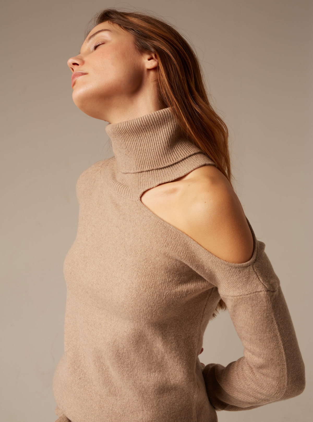 Women&#39;s cashmere polo neck ladies cut out sweater Sand