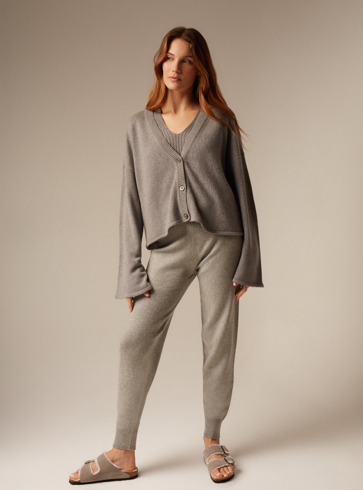 Cashmere V neck cropped cardigan in grey