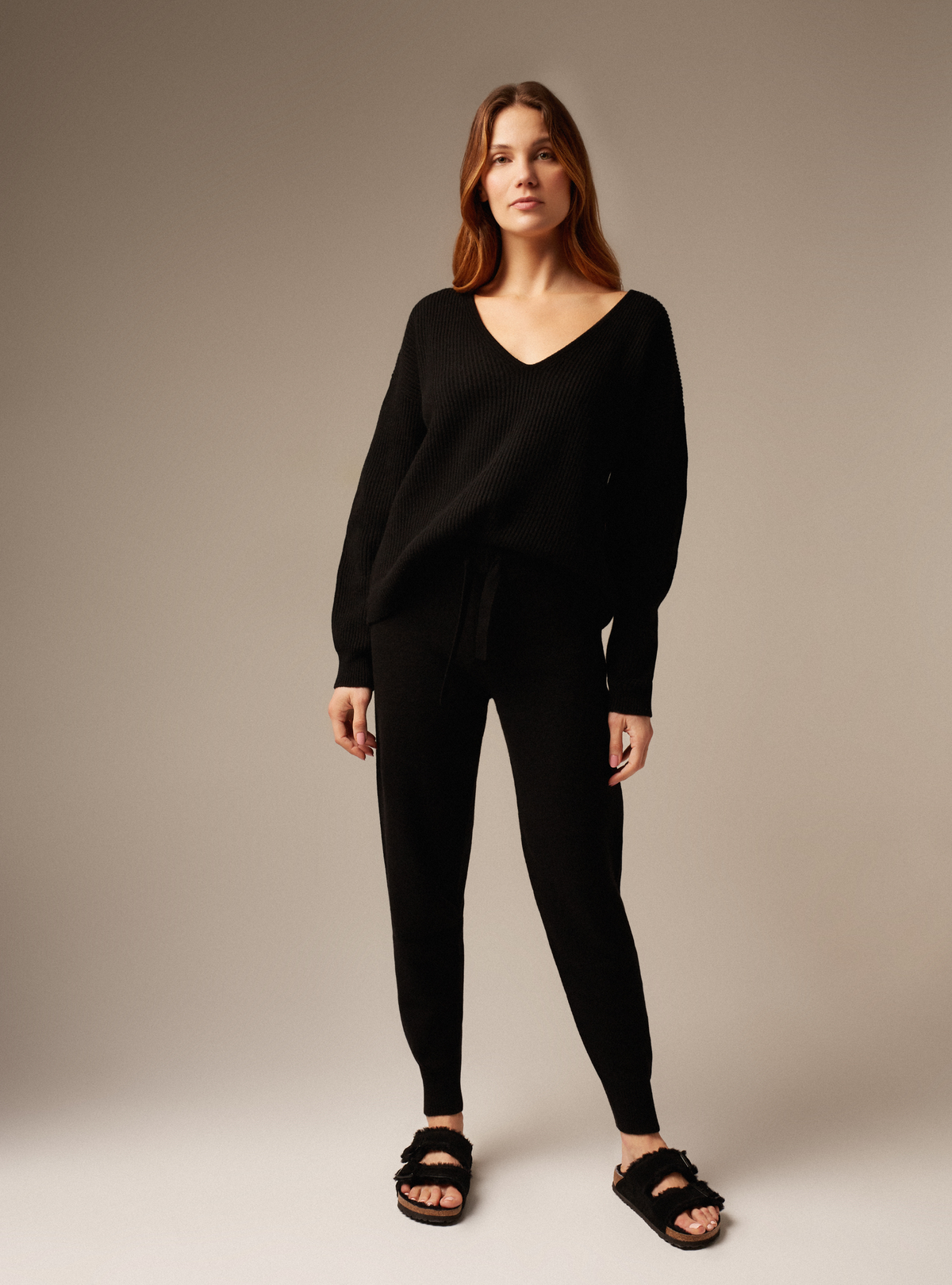 Designer cashmere knit V neck oversized jumper Black