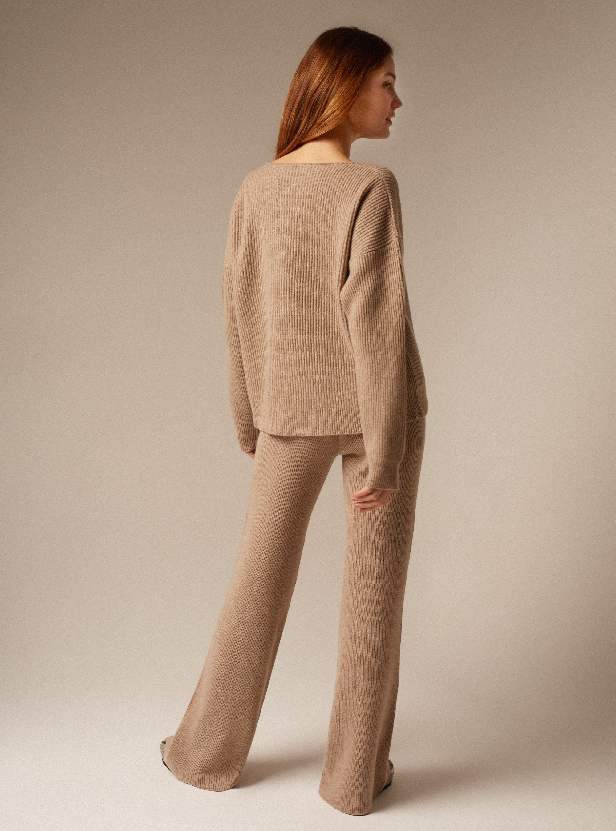 STELLA | CASHMERE OVERSIZED V- NECK JUMPER